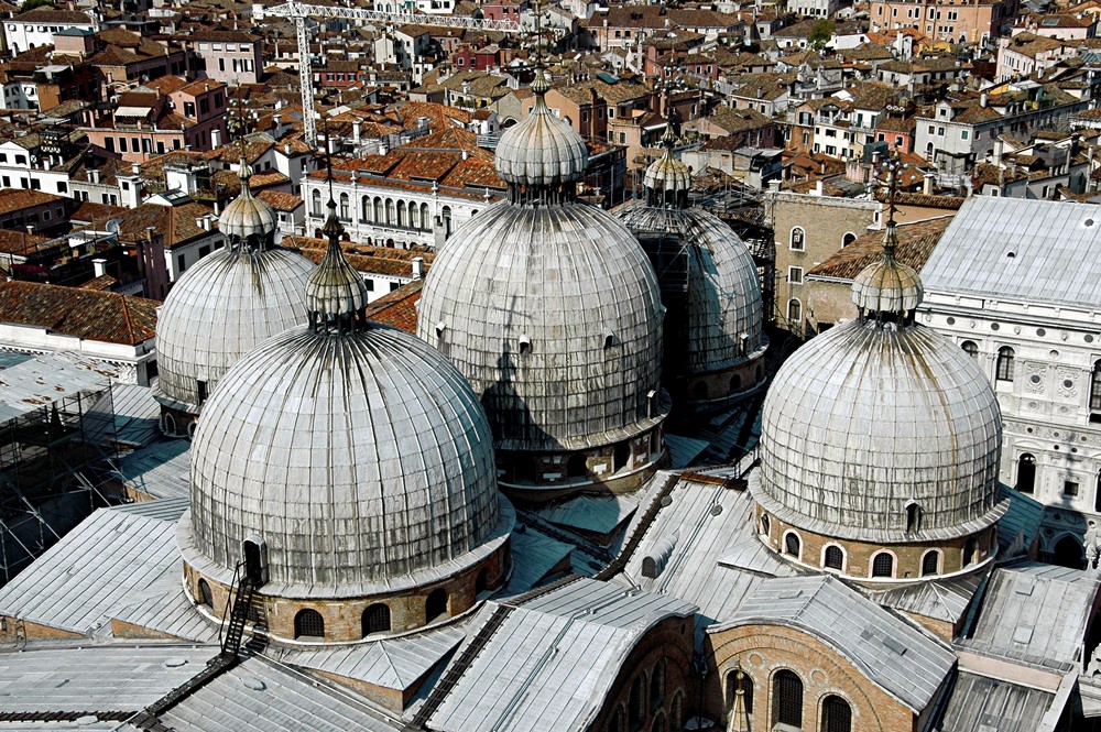 Venedig die Kuppeln von San Marco