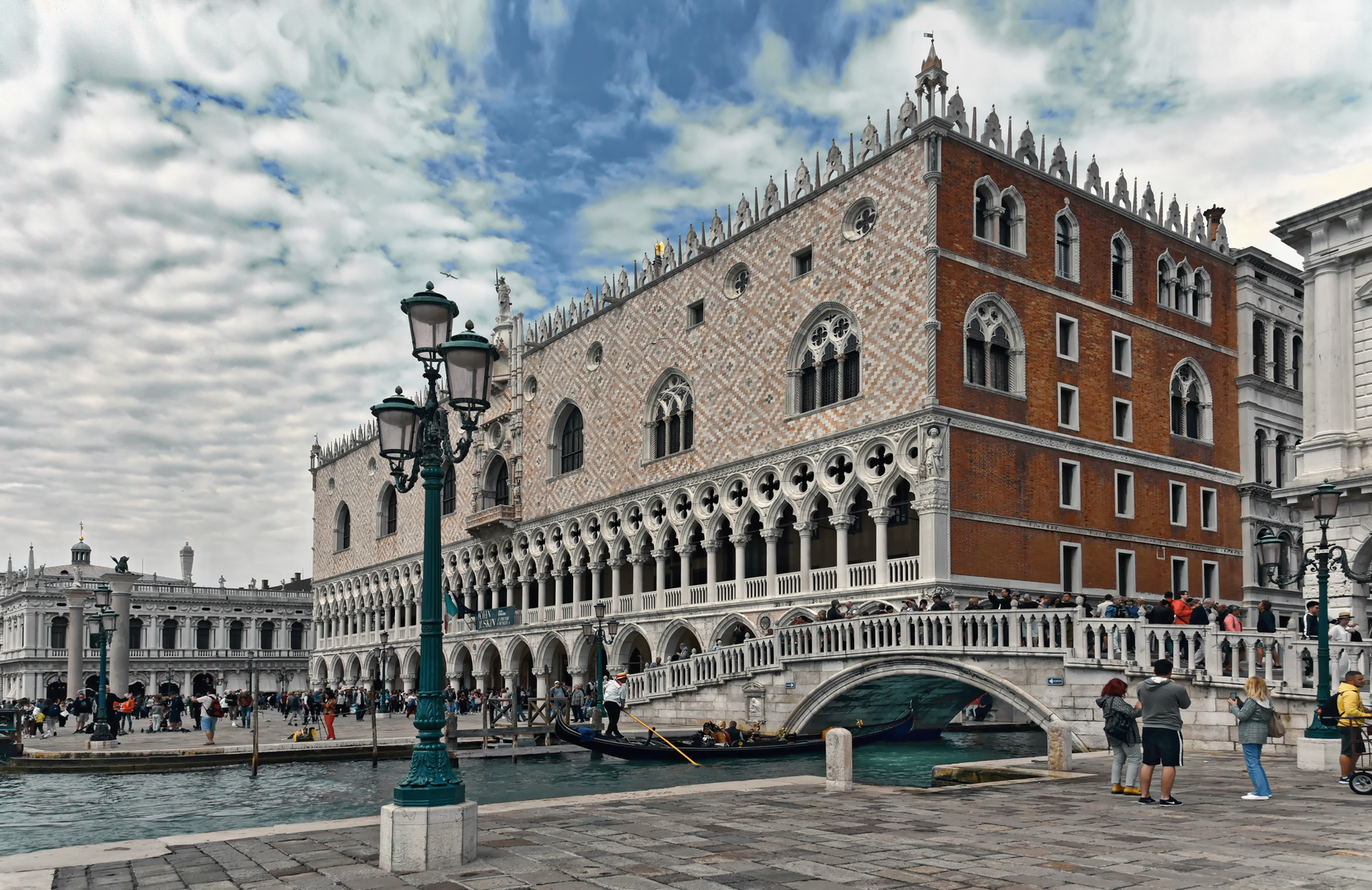 VENEDIG   - Dogenpalast -