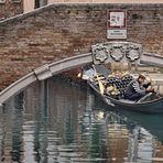 VENEDIG   - einsamer Gondoliere -