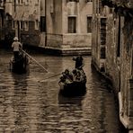 VENEDIG  - Gondelfahrt durch romantische Gassen -