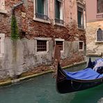 VENEDIG   - Gondeltaxi am Duodo Palace -