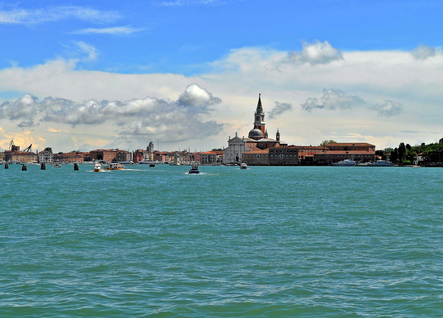 Venedig- Hochbetrieb auf dem Canale della Giudecca