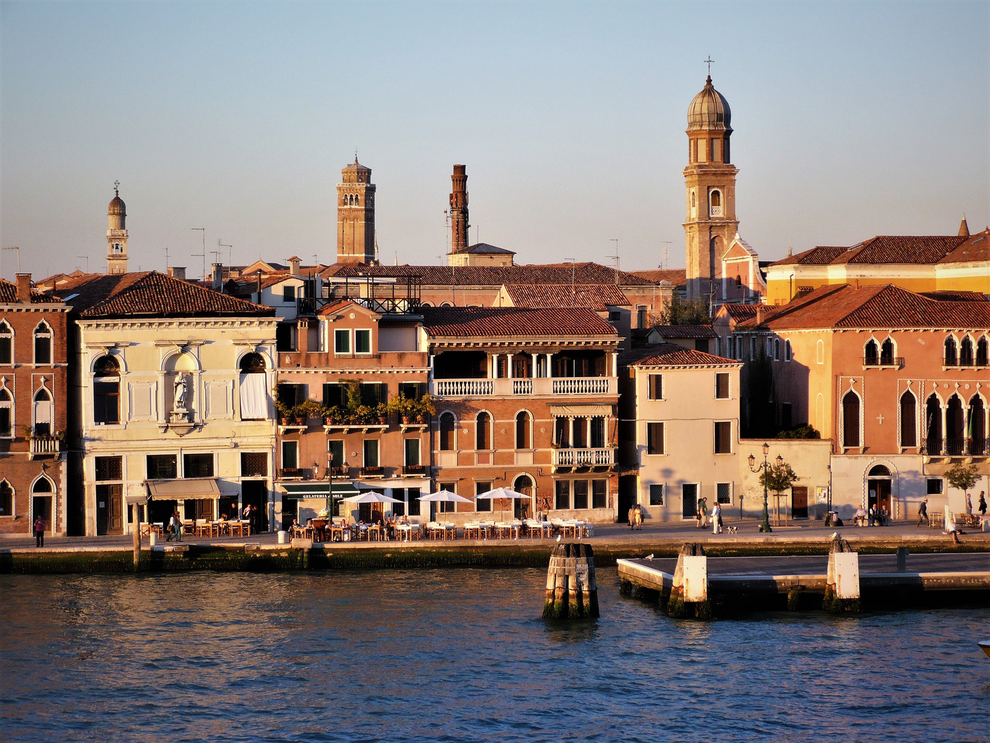 VENEDIG - im Vorbeifahren  .. -