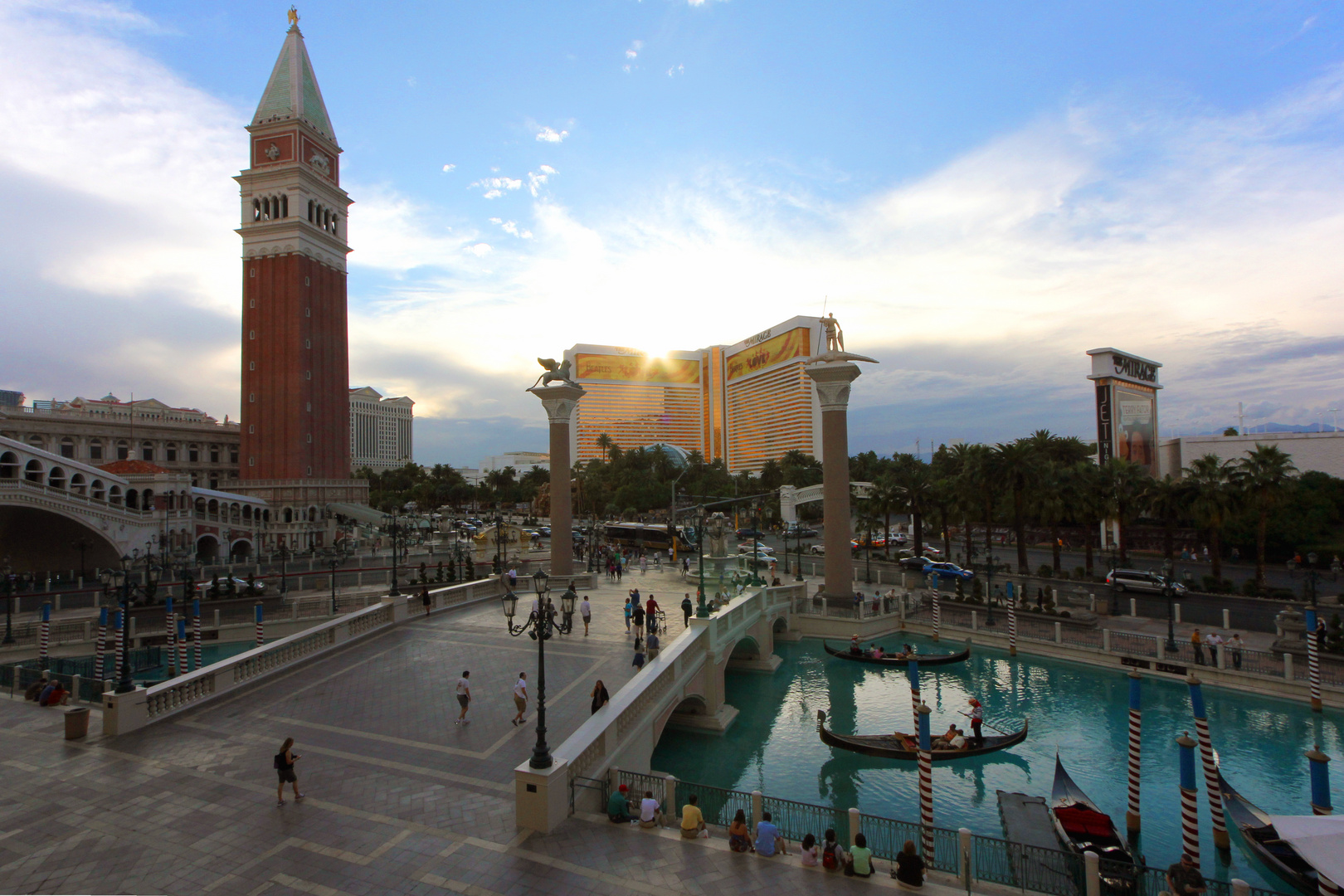 Venedig in Las Vegas... "The Venetian" und "Mirage" im Abendlicht