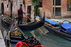 VENEDIG   - La Gondola - 