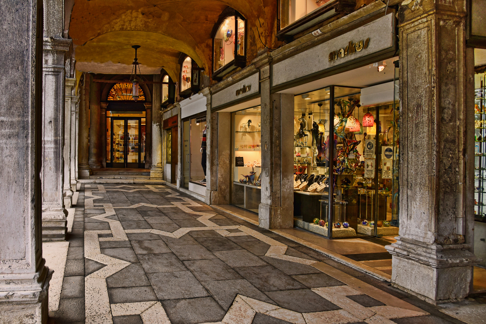 VENEDIG - Markusplatz am Abend -