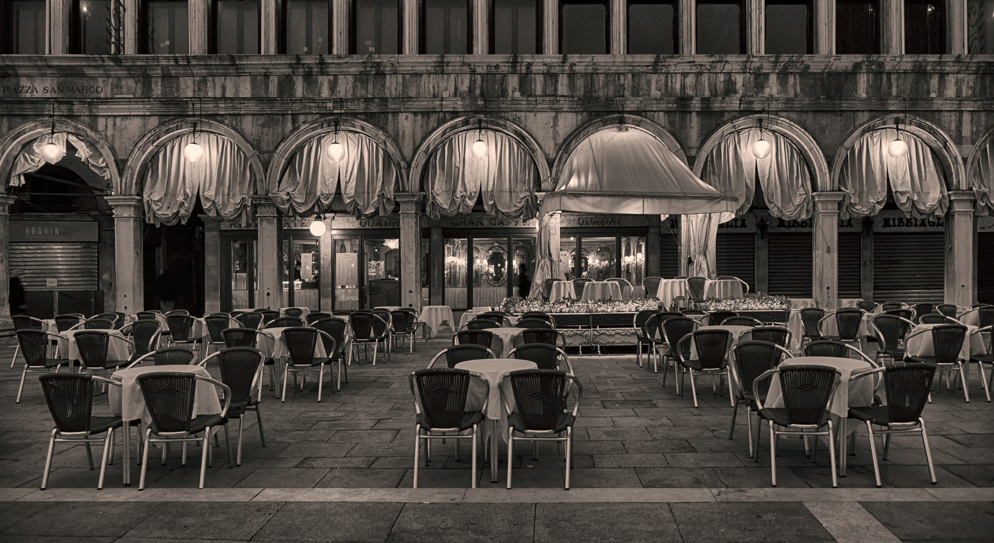 VENEDIG - Markusplatz am Abend -