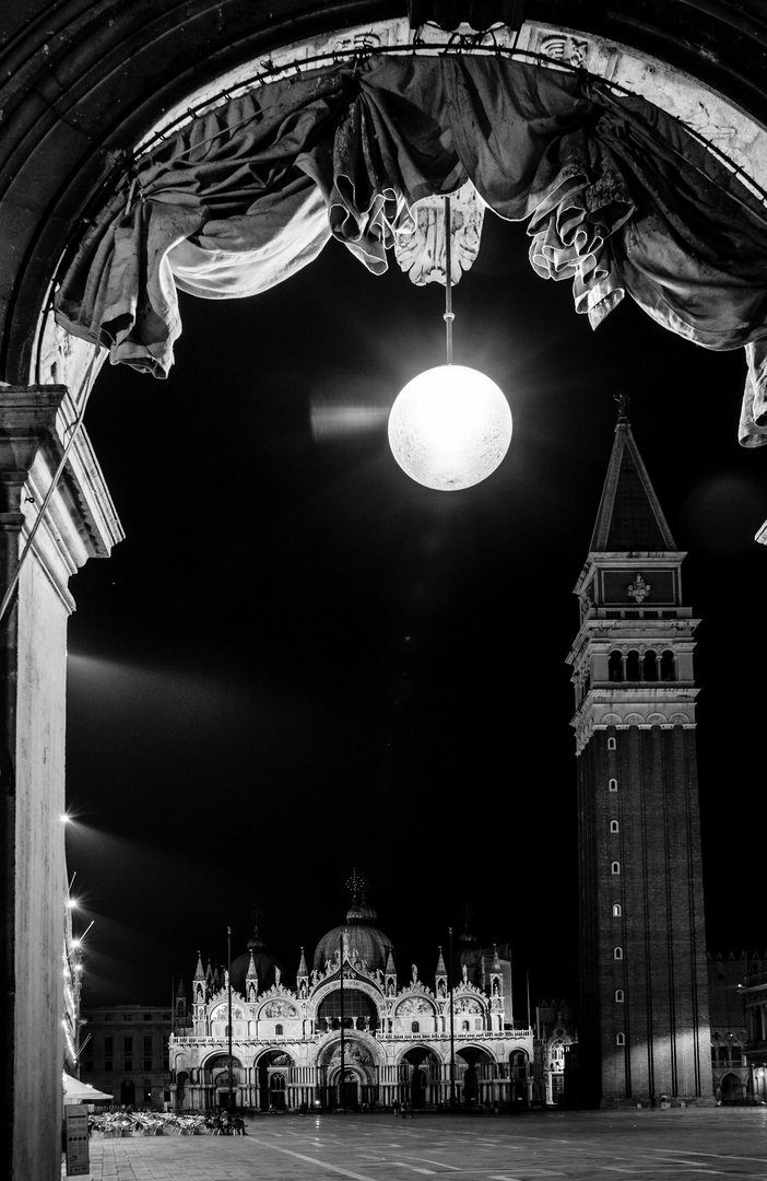 Venedig - Markusplatz bei Nacht