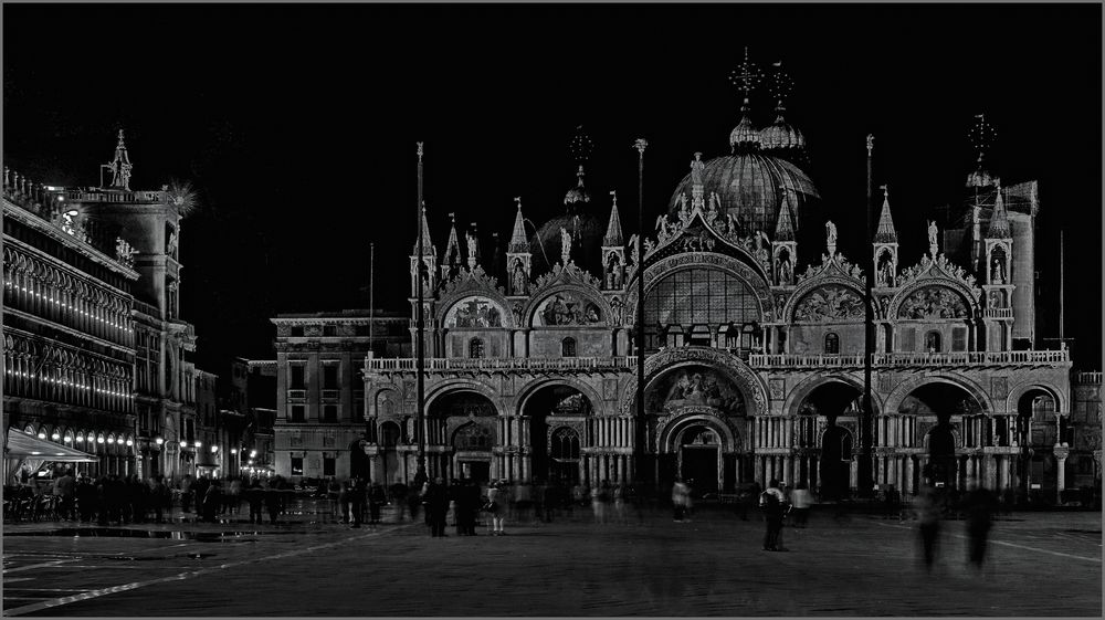 Venedig - Markusplatz bei Nacht -