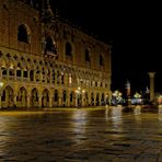 Venedig - Markusplatz und Dogenpalast bei Nacht -