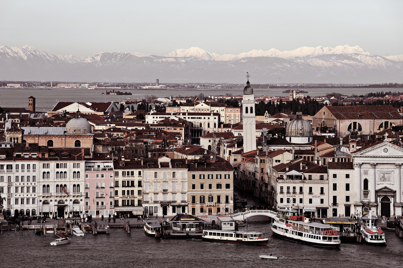 Venedig mit Alpen 