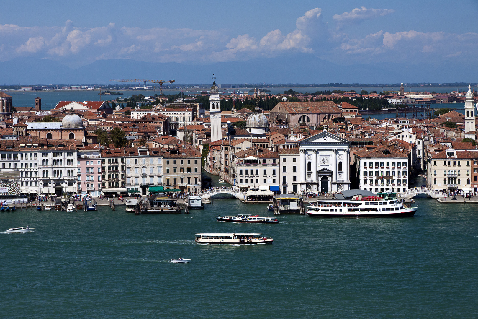 Venedig mit dem Monte Grappa