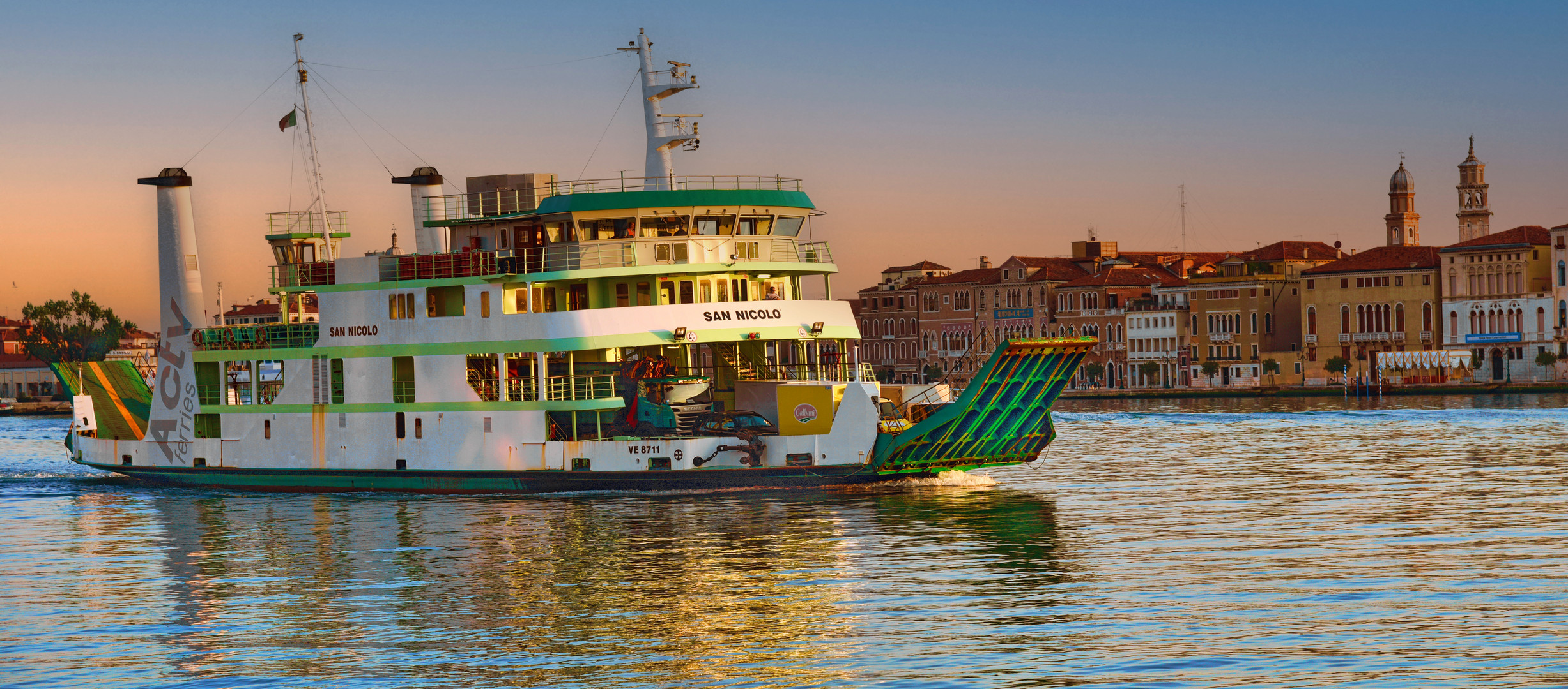 Venedig nach San Nicolò di Lido per Fähre