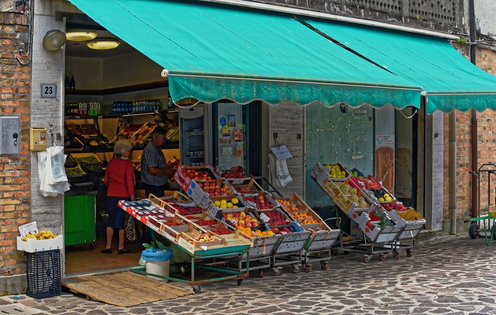 VENEDIG   - Obst und Gemüseladen -