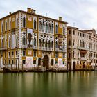 Venedig. Palazzi an der Ponte dell' Accademia.