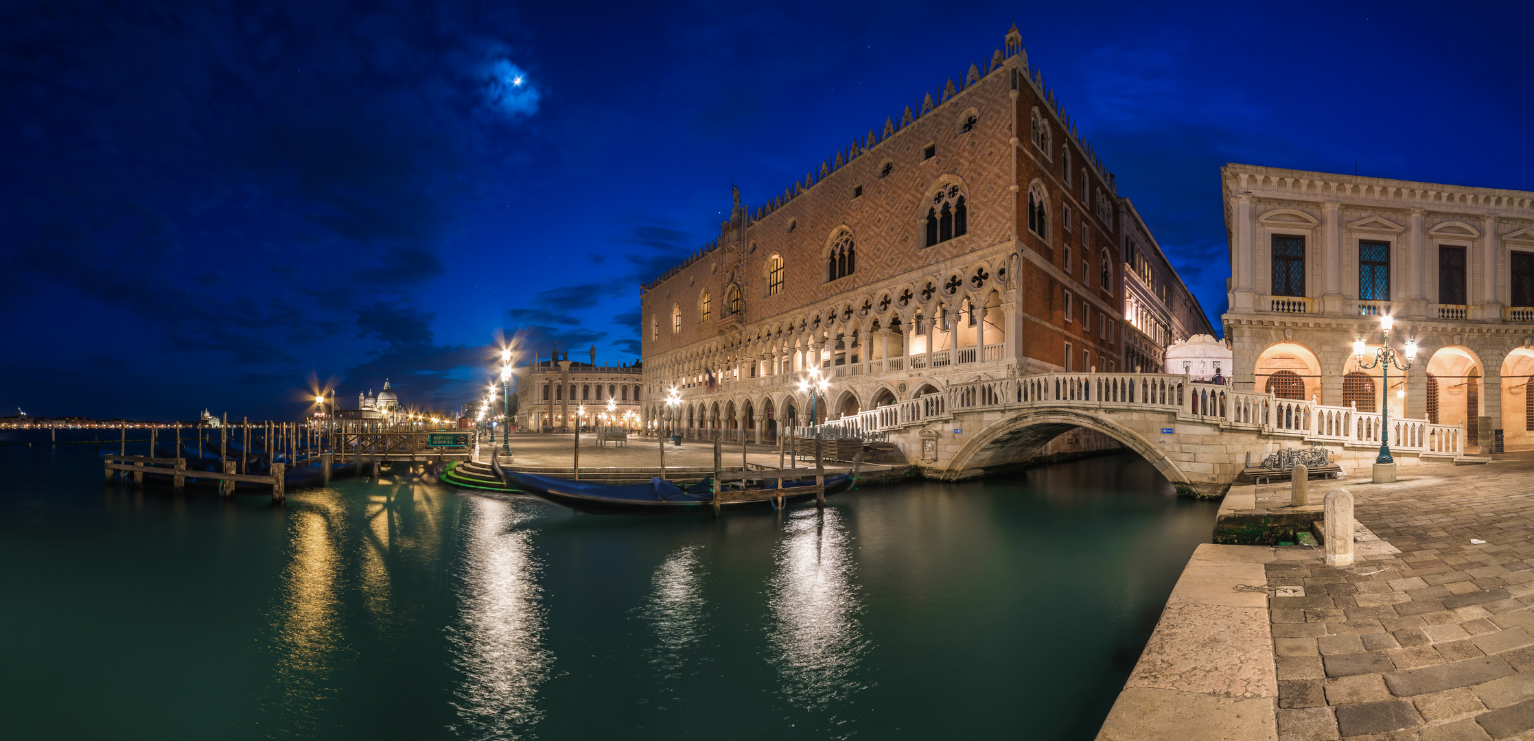 Venedig - Palazzo Ducale Panorama zur blauen Stunde
