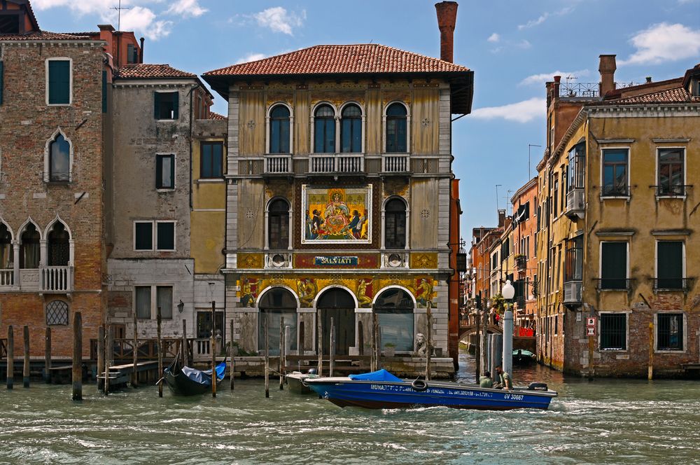 Venedig - Palazzo Salviati ...mit Mosaiken geschmückte Fassade.