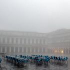 Venedig. Piazza San Marco. Café im Nebel.