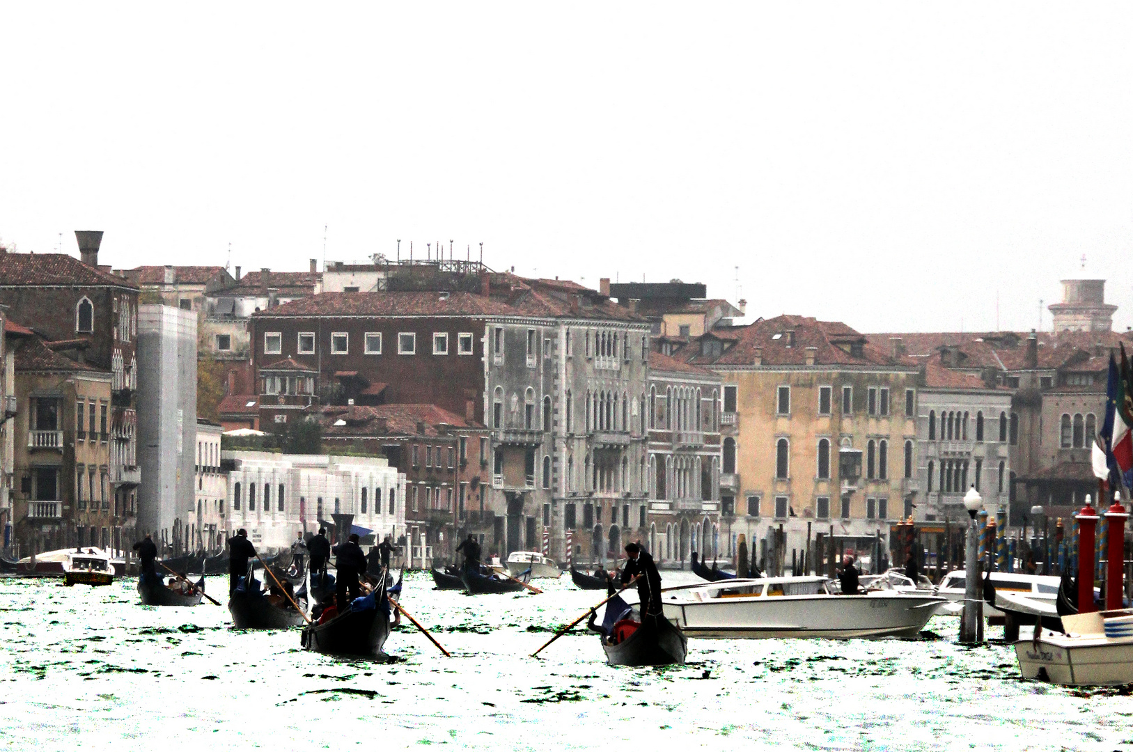 Venedig - Rush Hour der Gondeln am Herbstabend