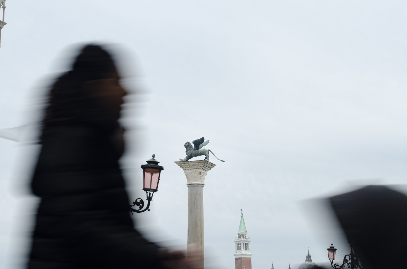 Venedig San Marco Frau mit Kinderwagen II