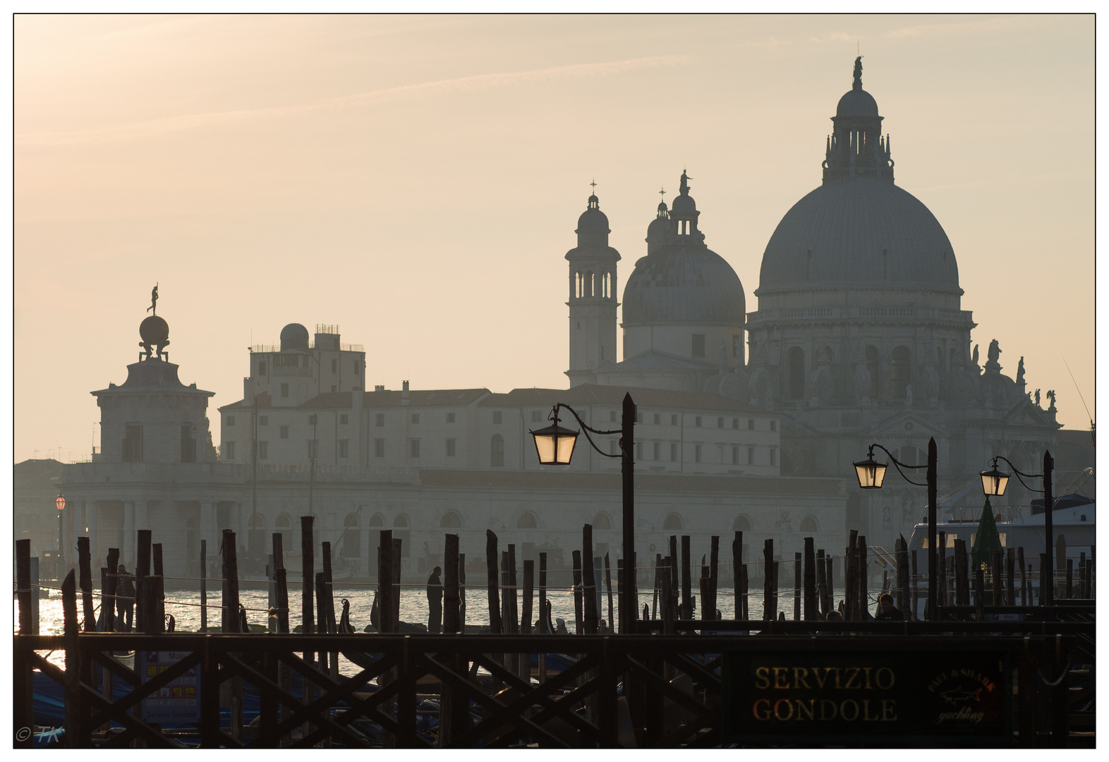 Venedig - Santa Maria della Salute im Gegenlicht