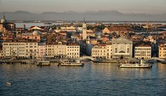Venedig Skyline bis zu den Bergen