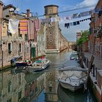 Venedig. Spiegelbild im Wasser-Kanal.