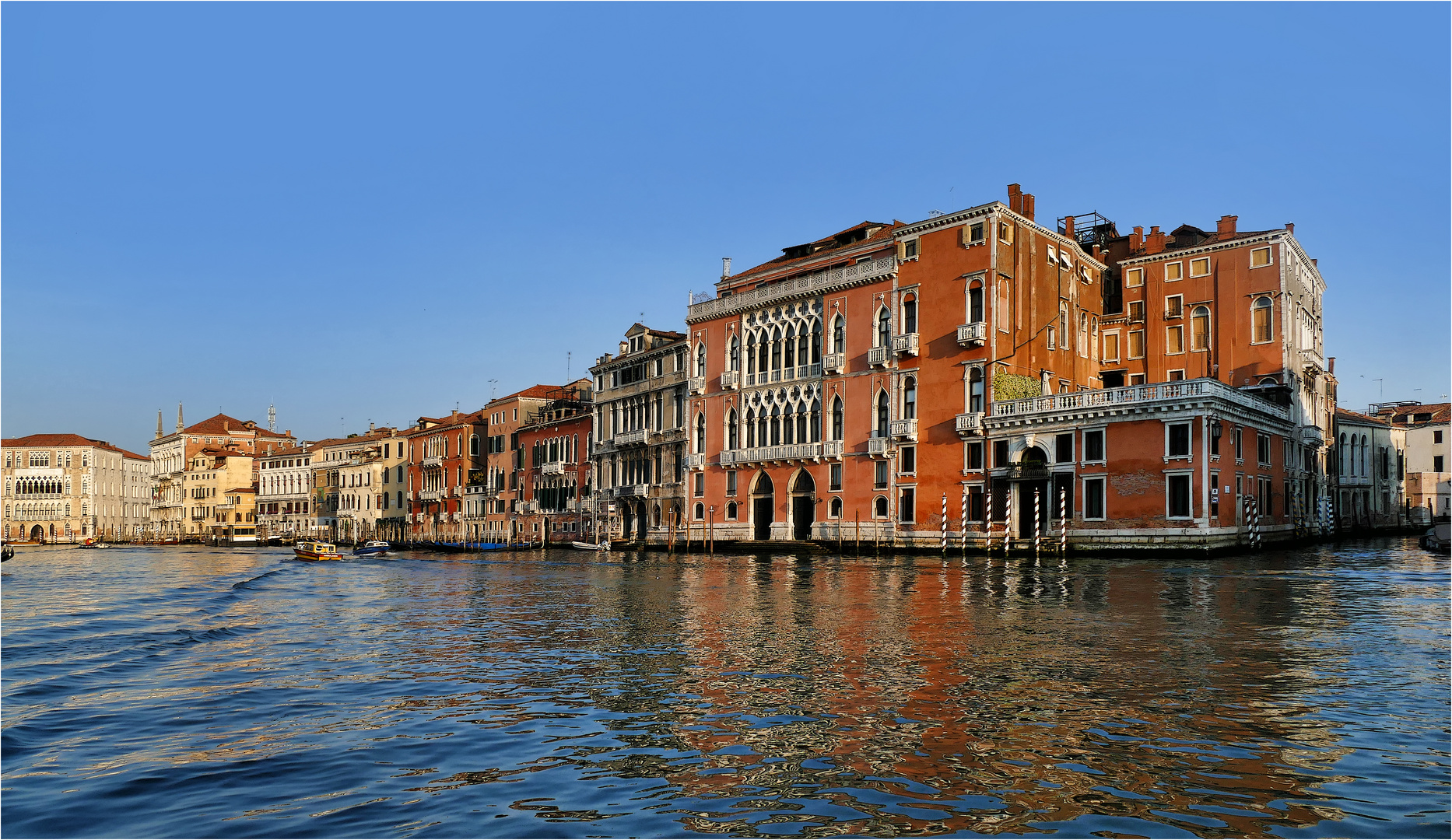 VENEDIG SPIEGELT SICH