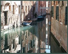 Venedig - Spiegelungen im Kanal