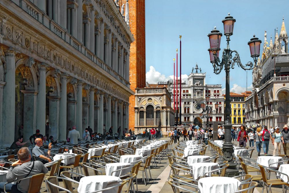 Venedig: Spritz Aperitif auf dem Markusplatz