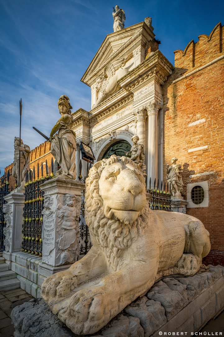  Venedig, steinerner Löwe am Arsenal.