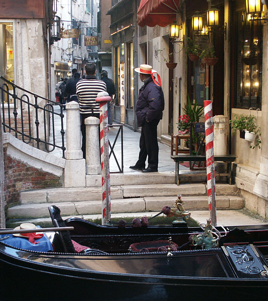 Venedig stirbt, doch die Gondolieri warten auf Arbeit