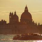 Venedig, Vaporetto vor Santa Maria della Salute