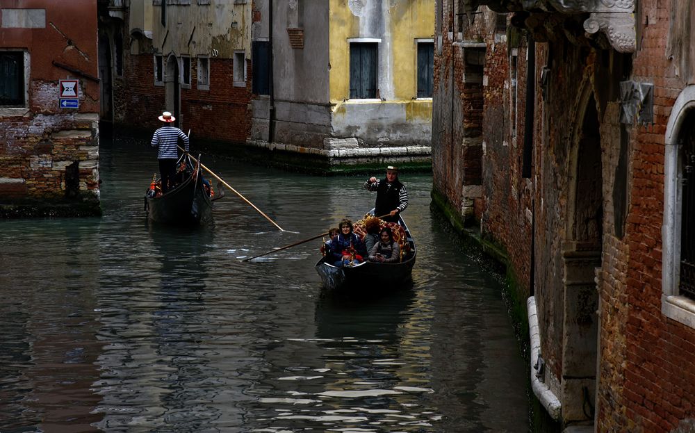 VENEDIG   - Wo Schatten ist ist auch Licht -