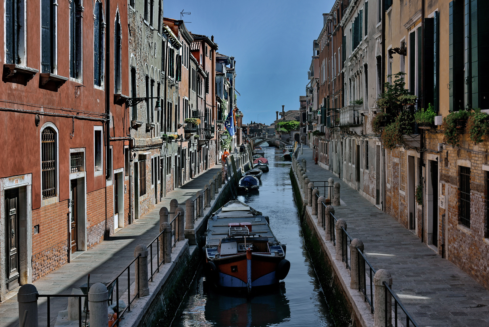 VENEDIG  - wunderschöne Seitenkanäle -