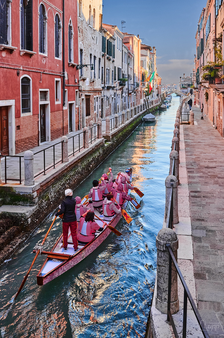 Venedig_Boot im Kanal