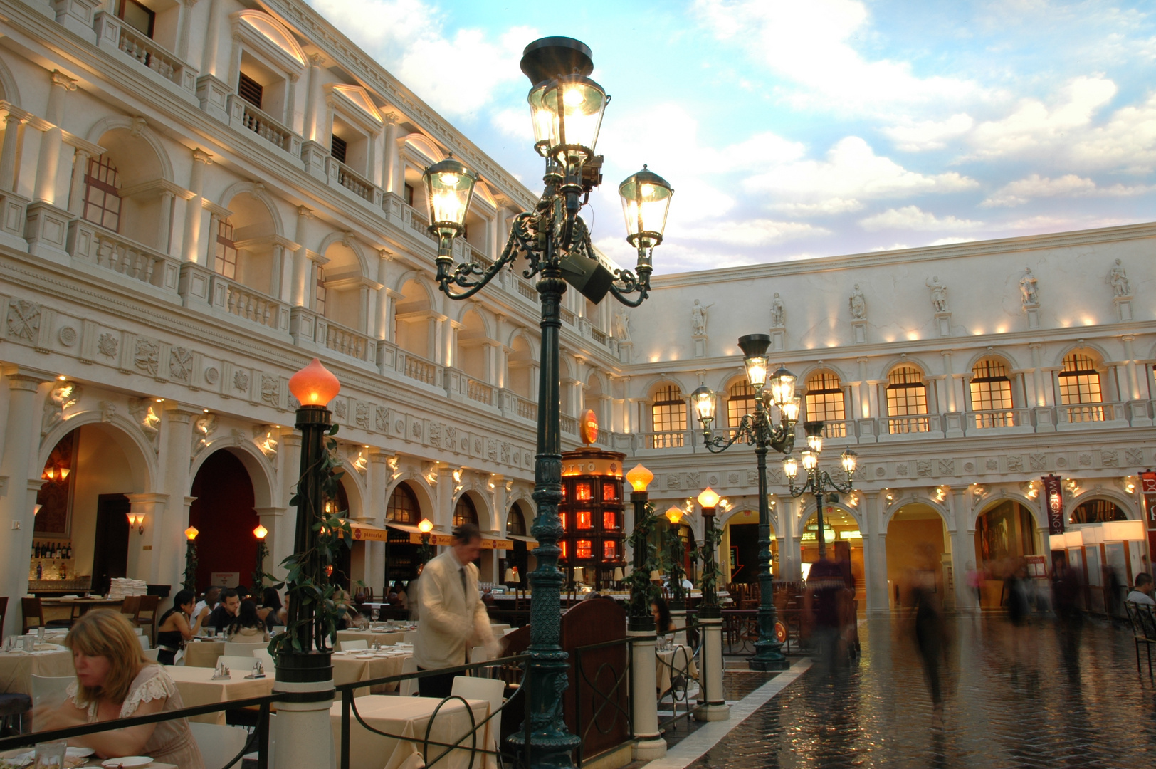 Venedig.Markusplatz.Oder doch Vegas?