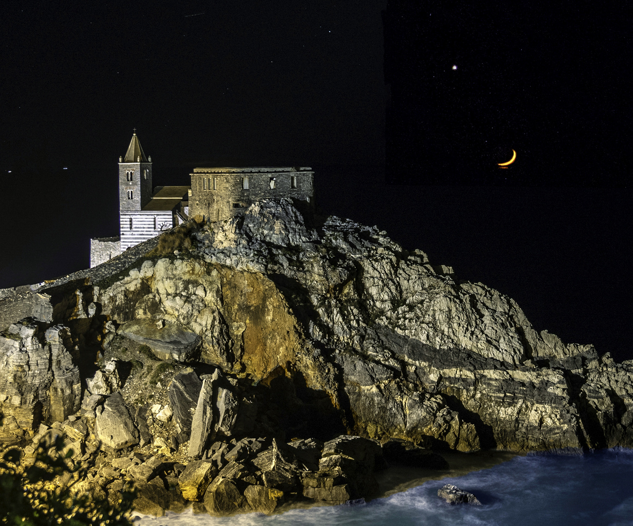 Venere, Portovenere, Luna rossa e il suo riflesso