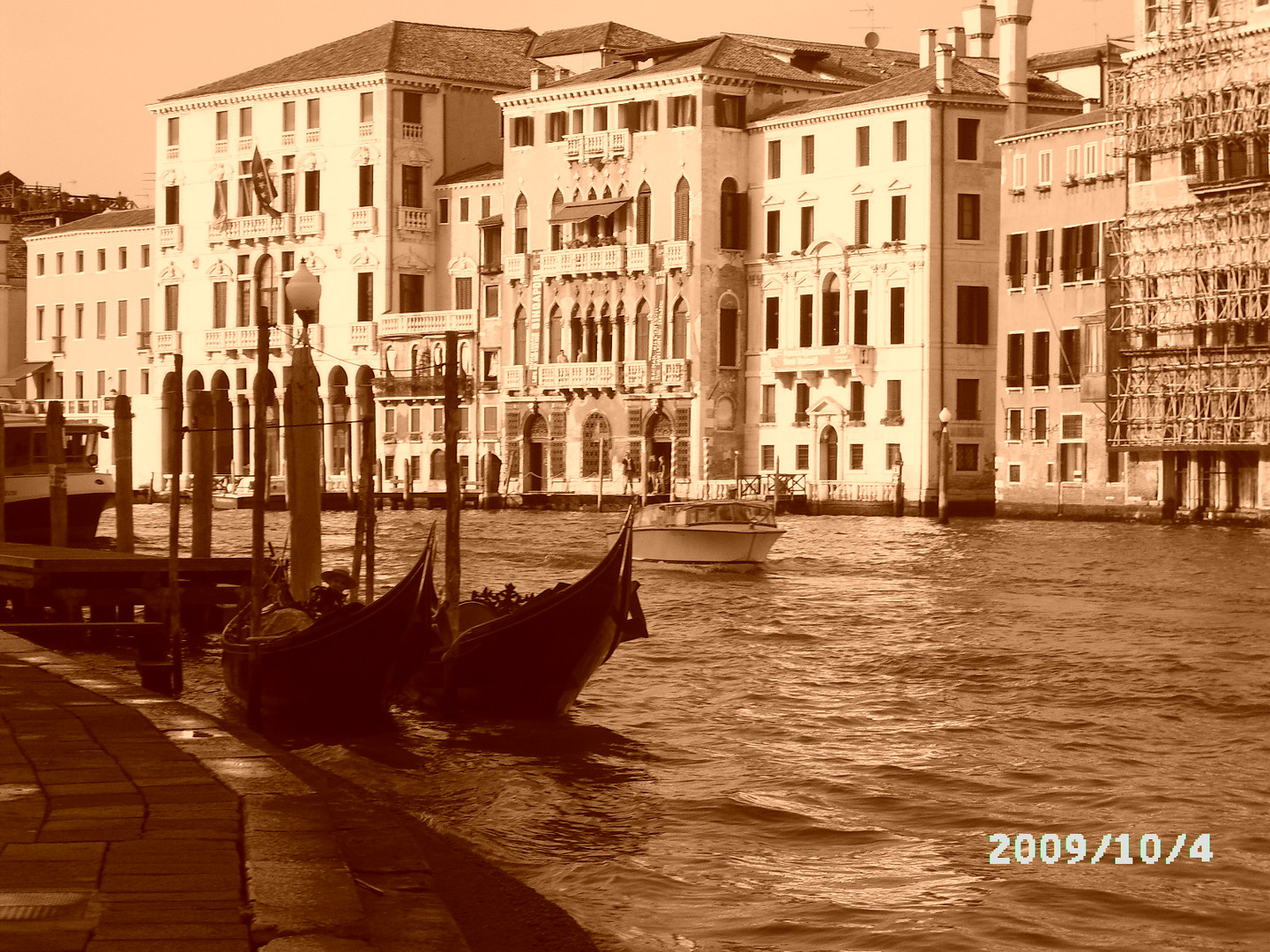 VENEZIA . .