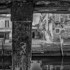 Venezia: Fondamenta soto le colonne