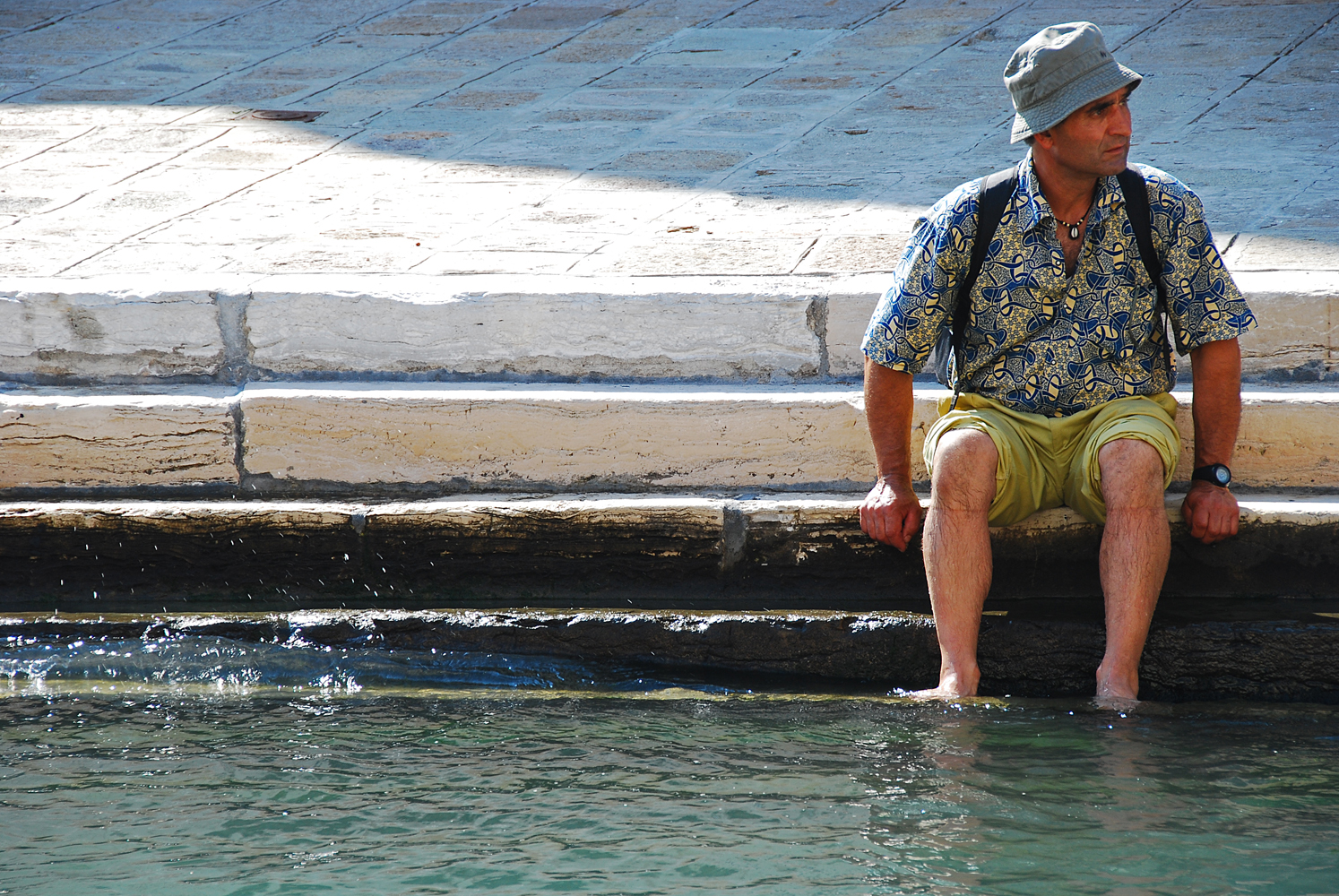 Venezia : foot into the water...