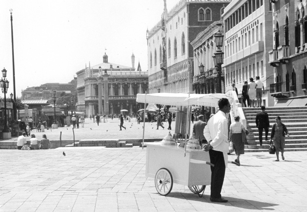 Venezia. Il gelataio. In una domenica di qualche anno fa