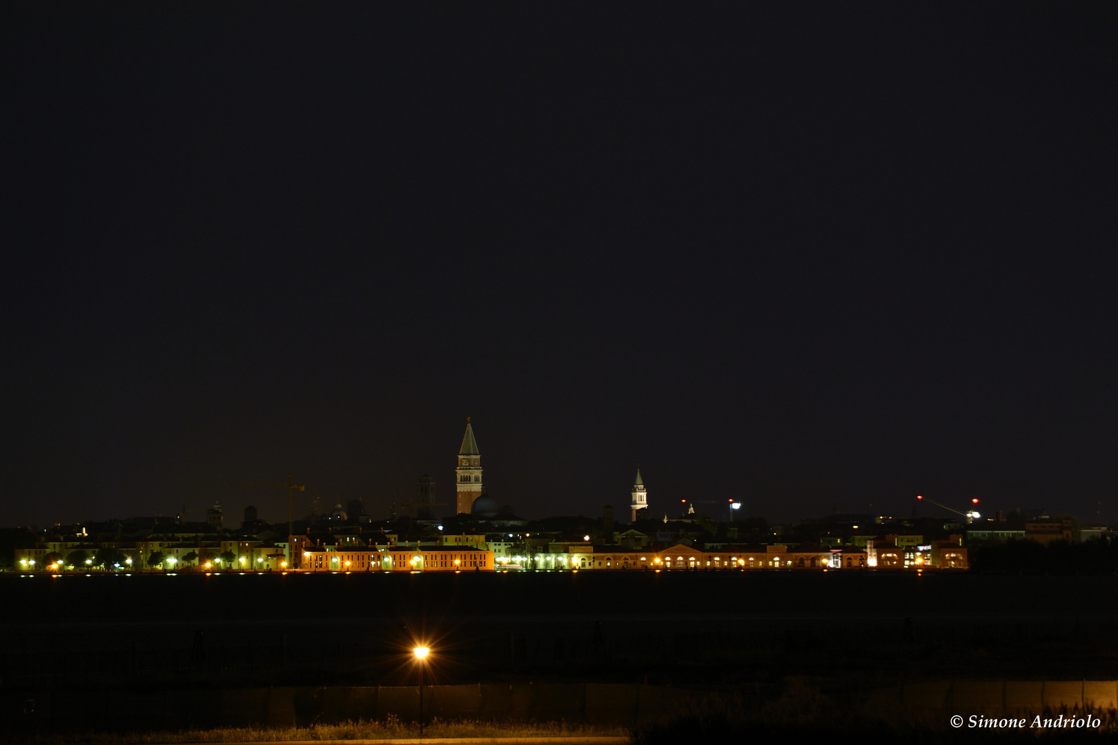 Venezia in veduta notturna