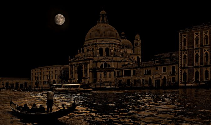 Venezia  - luna e giro in gondola - 
