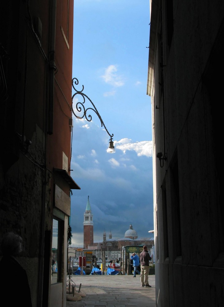 Venezia: Sonne, Wolken und Schatten