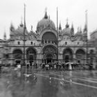 Venezia sotto la pioggia / ... uno