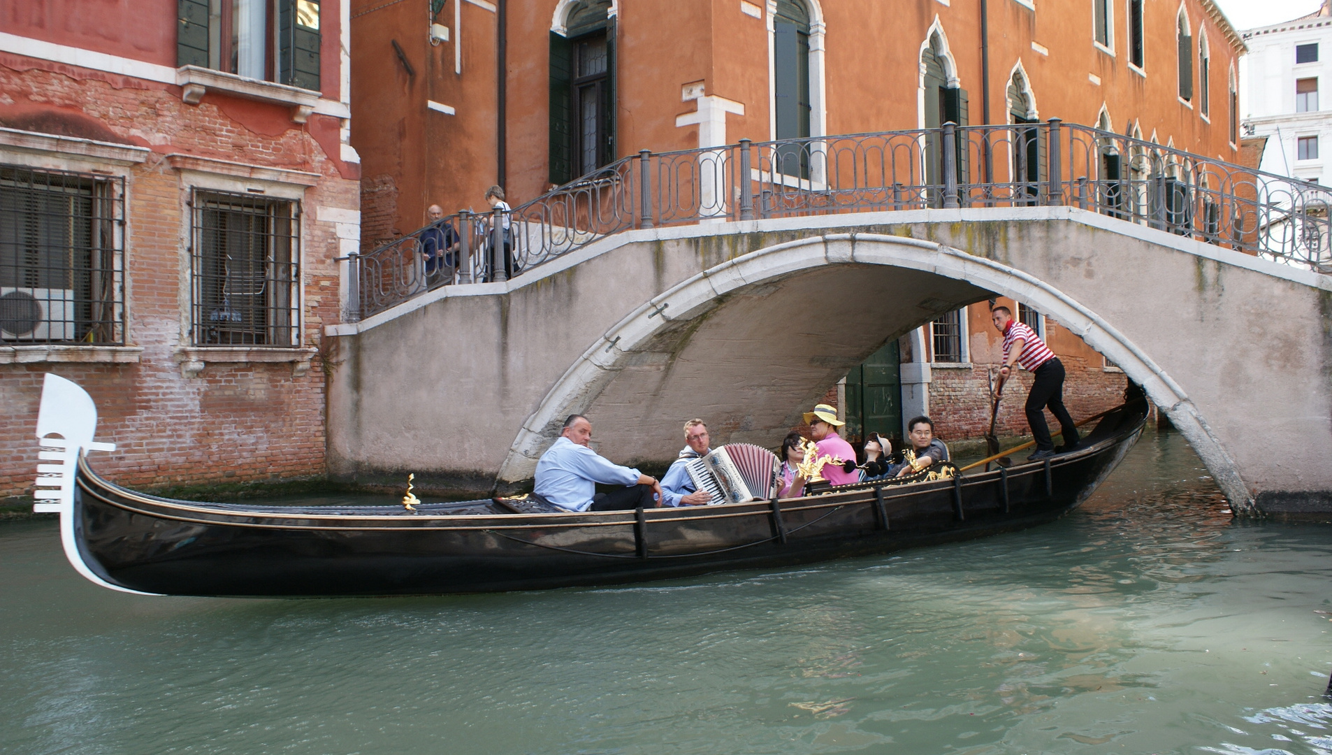 Venezia, turisti paganti