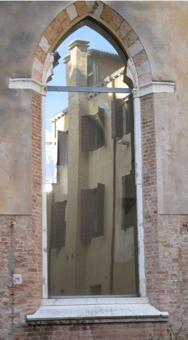 Venezianische Fensterspiegelung