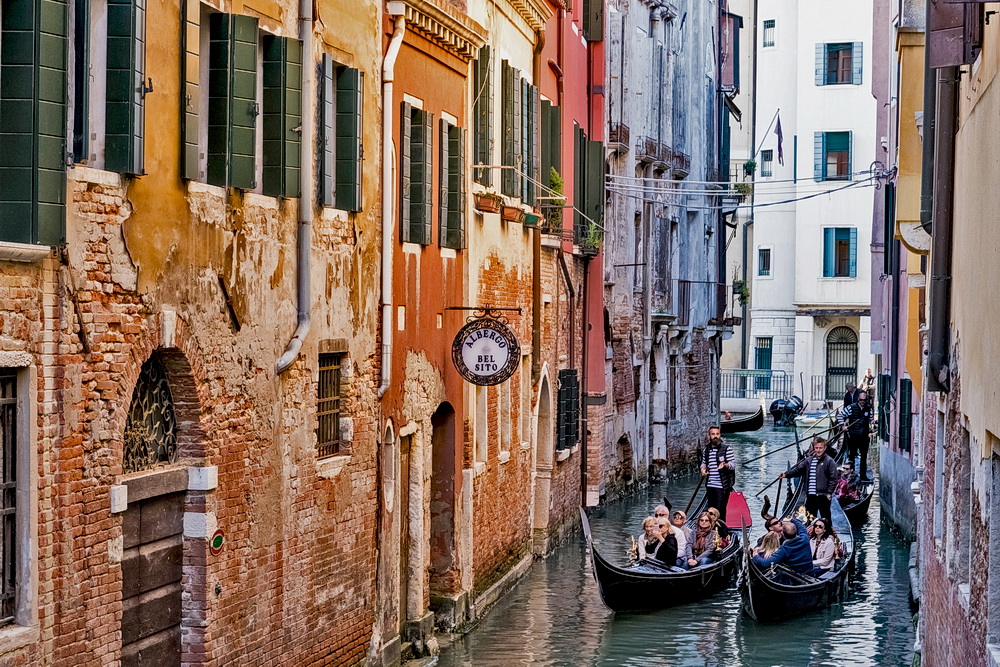 Venezianische Gondeln in San Marco