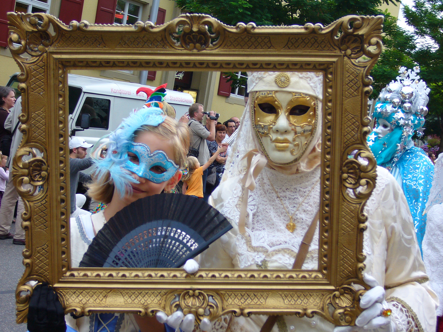 Venezianische Masken.....im Rahmen geblieben....